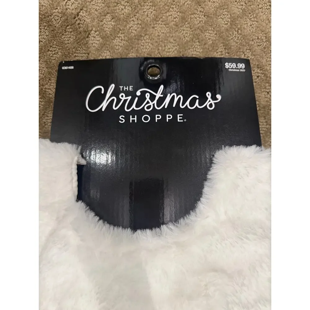 The Christmas Shoppe 60” faux fur tree skirt in Ivory/White